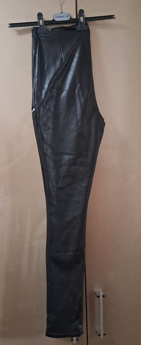 Pantaloni piele ecologică Asos, măr.M