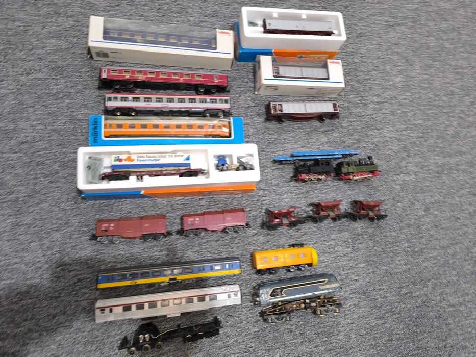 Lot vagoane si locomotive scara HO