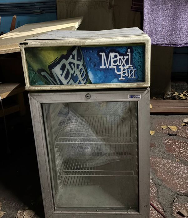 Продам мини витринный холодильник