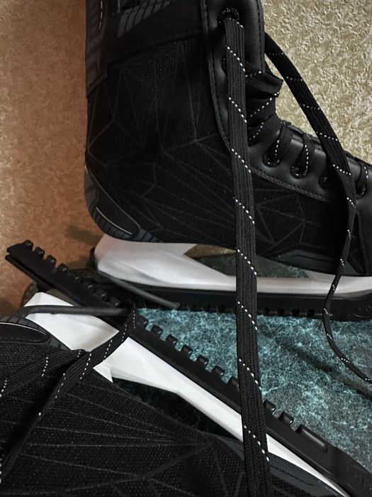 Коньки  новые 42 размер