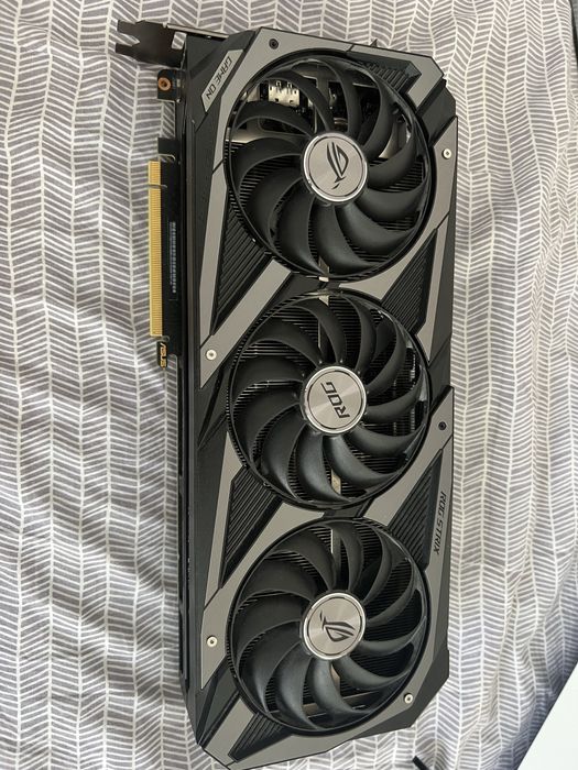 Vând placa video Asus rog strix Rtx 3080 ti - Pentru Piese, nu merge