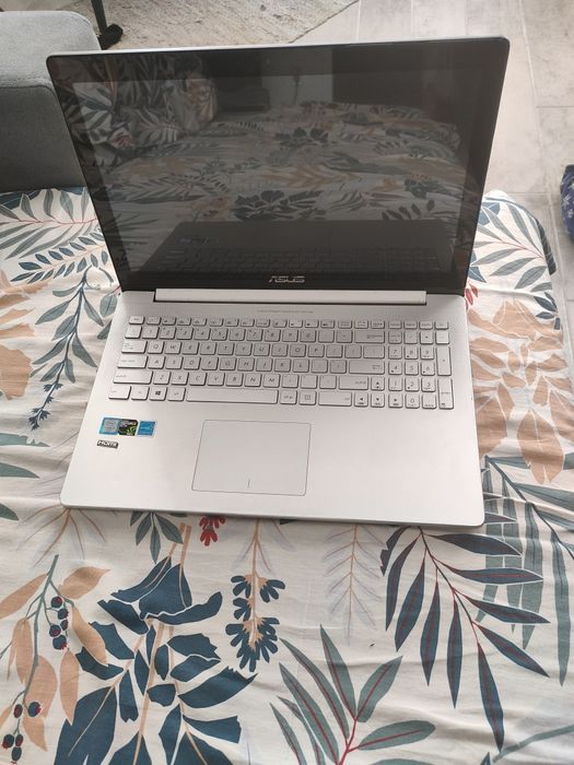 Laptop Asus UX501VW cu touchscreen Oled, Nvidia