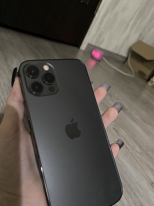 Продаю IPhone 12 pro с документами 256гб