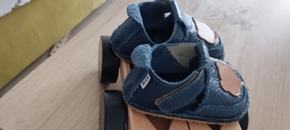 Pantofiori bebe in stare foarte bună