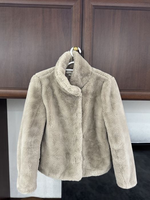 Продам женский полушубок .