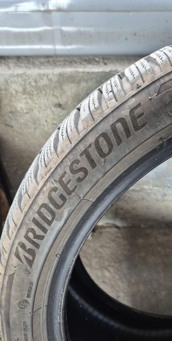 235 40 18 Bridgestone зимни гуми 4 броя 7.5мм грайфер дот 2019
