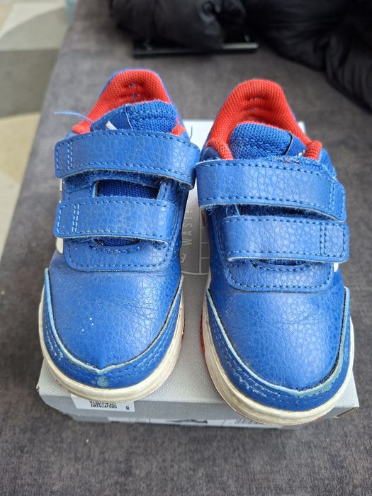 Маратонки адидас