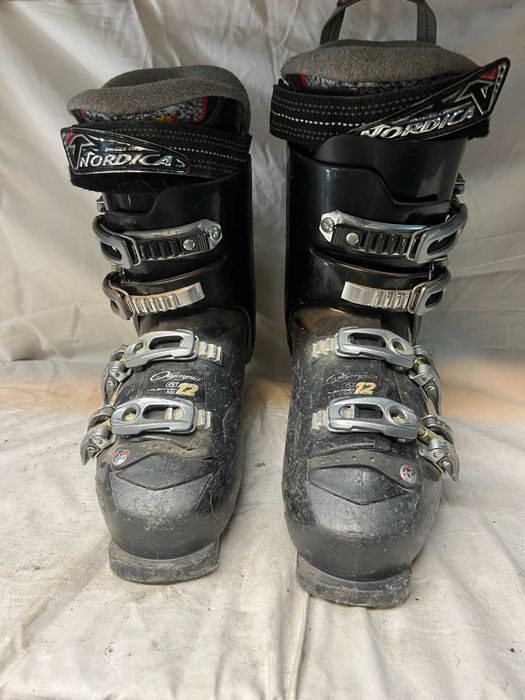Clapari ski schi Nordica marime EUR:37.5 Mondo:24.5