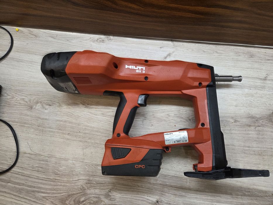 Pistol de batut cuie in beton si metal  Hilti BX 3