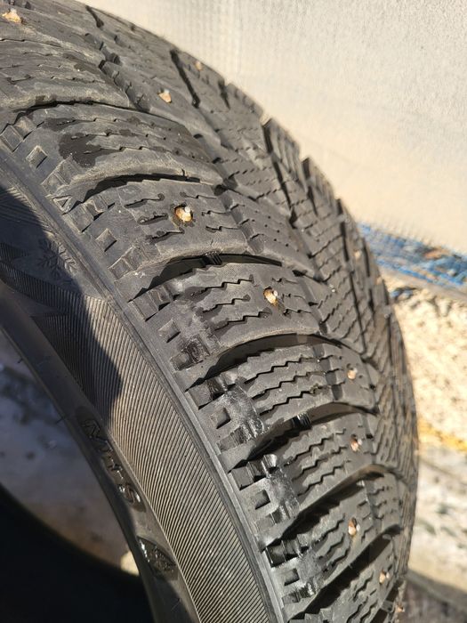 Шины с шипами в хорошем состоянии