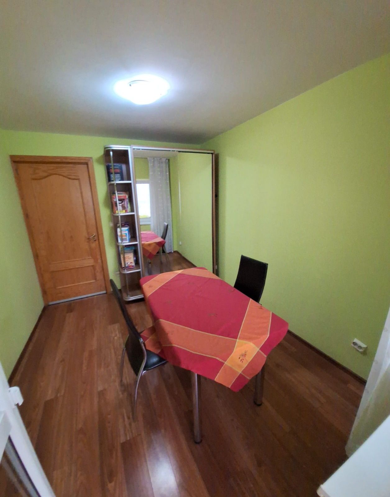 Vând apartament cu 4 camere în Câmpeni