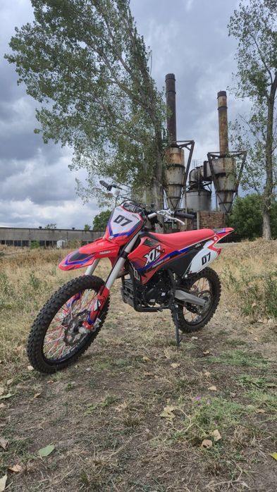 Xtl thunder motocross 250 cc 20 cp 12 ore de funcționare (ca nou)