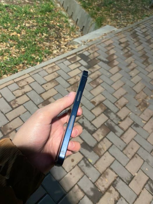 Продам айфон 13