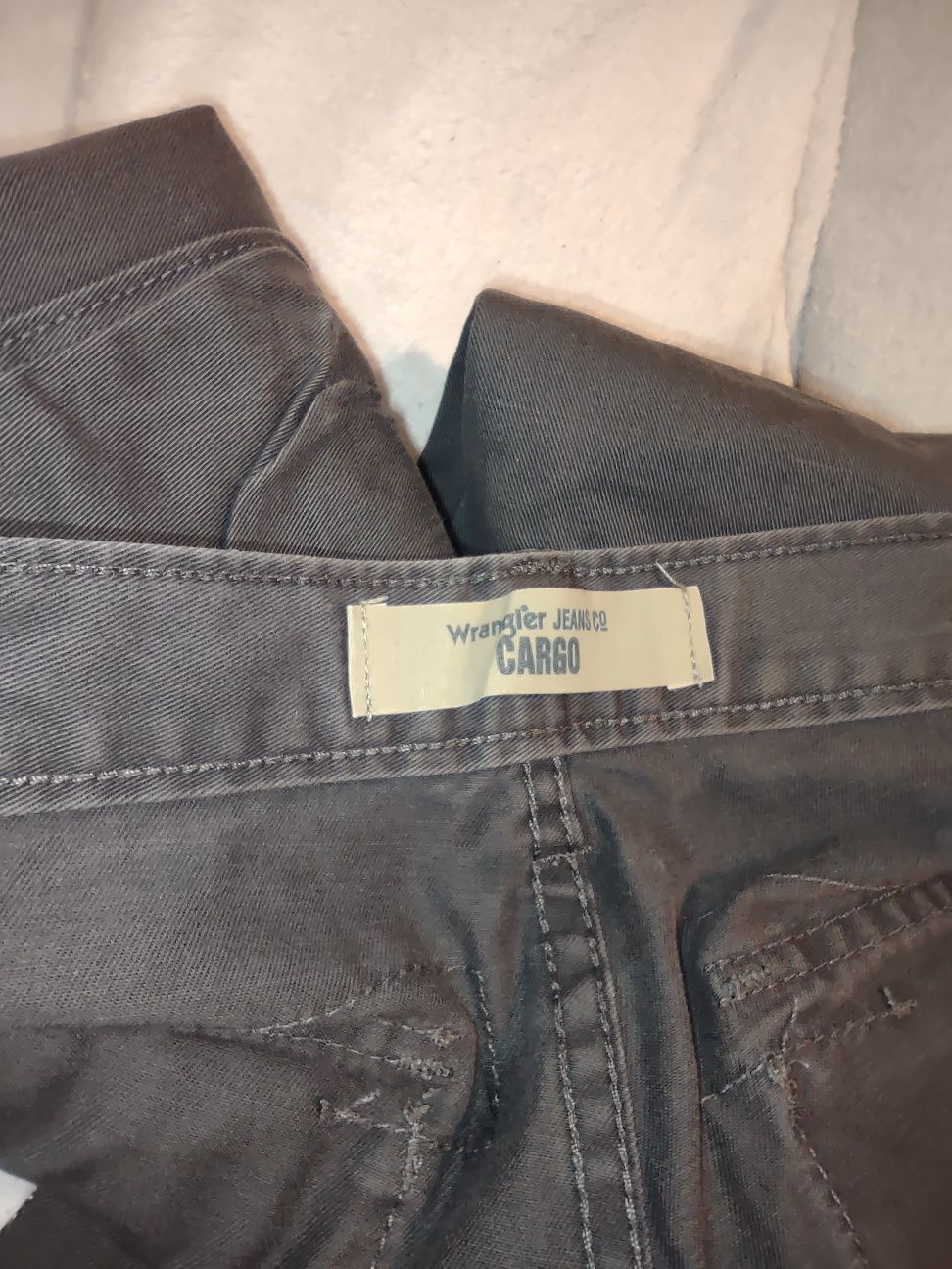 Chilipir okazie pantaloni cargo Wrangler din usa