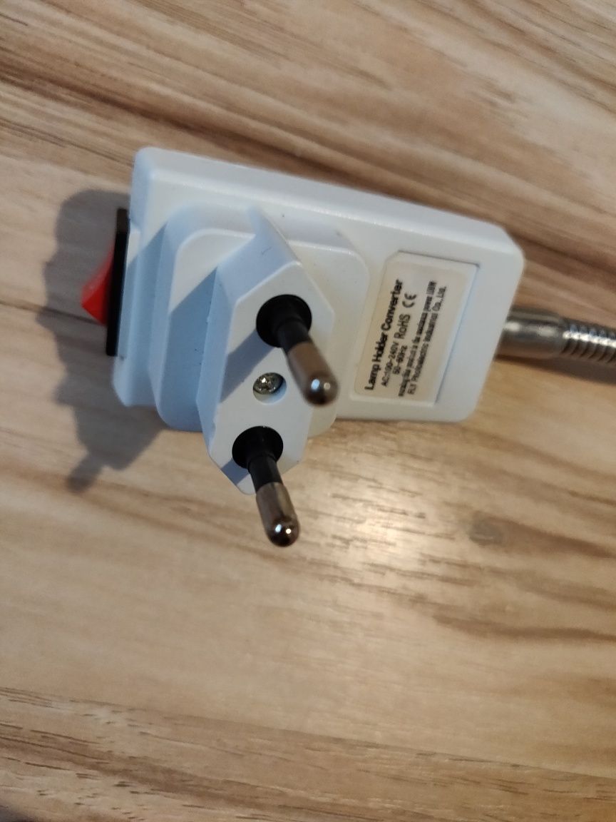 Adaptor Convertor Priza Bec cu Intrerupator flexibil 220 240 plug e27