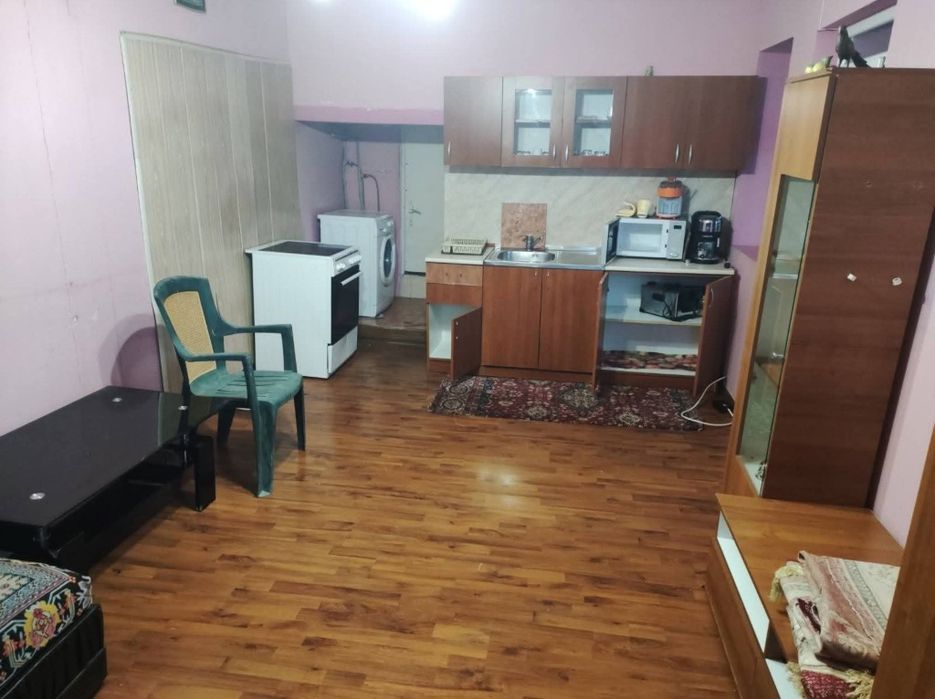 Тухлена къща с голям двор в село Сушица