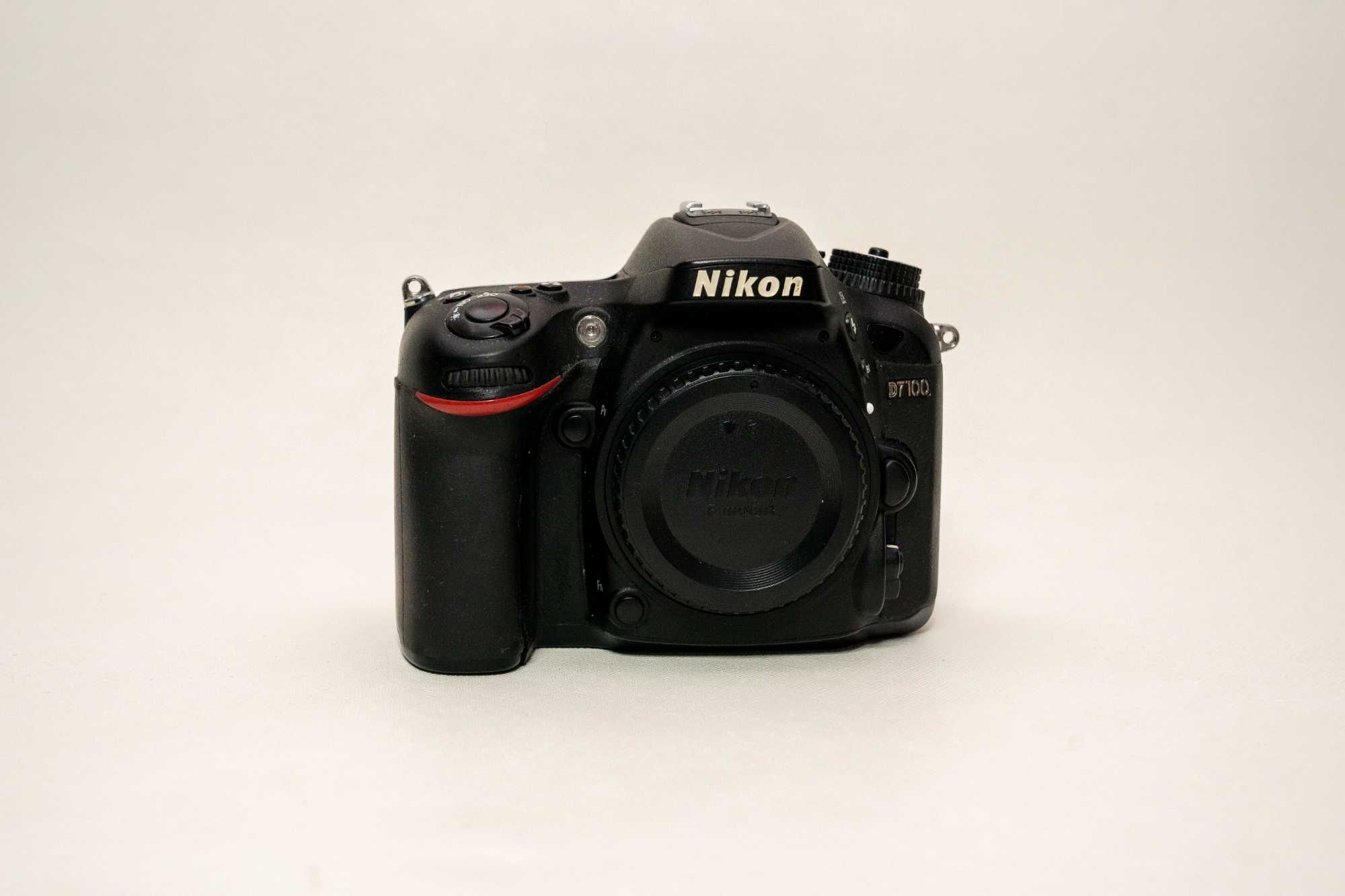 Nikon D7100  full-box +  acumulator extra