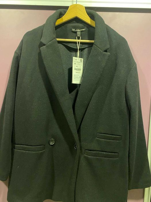 Чисто ново черно късо палто ZARA