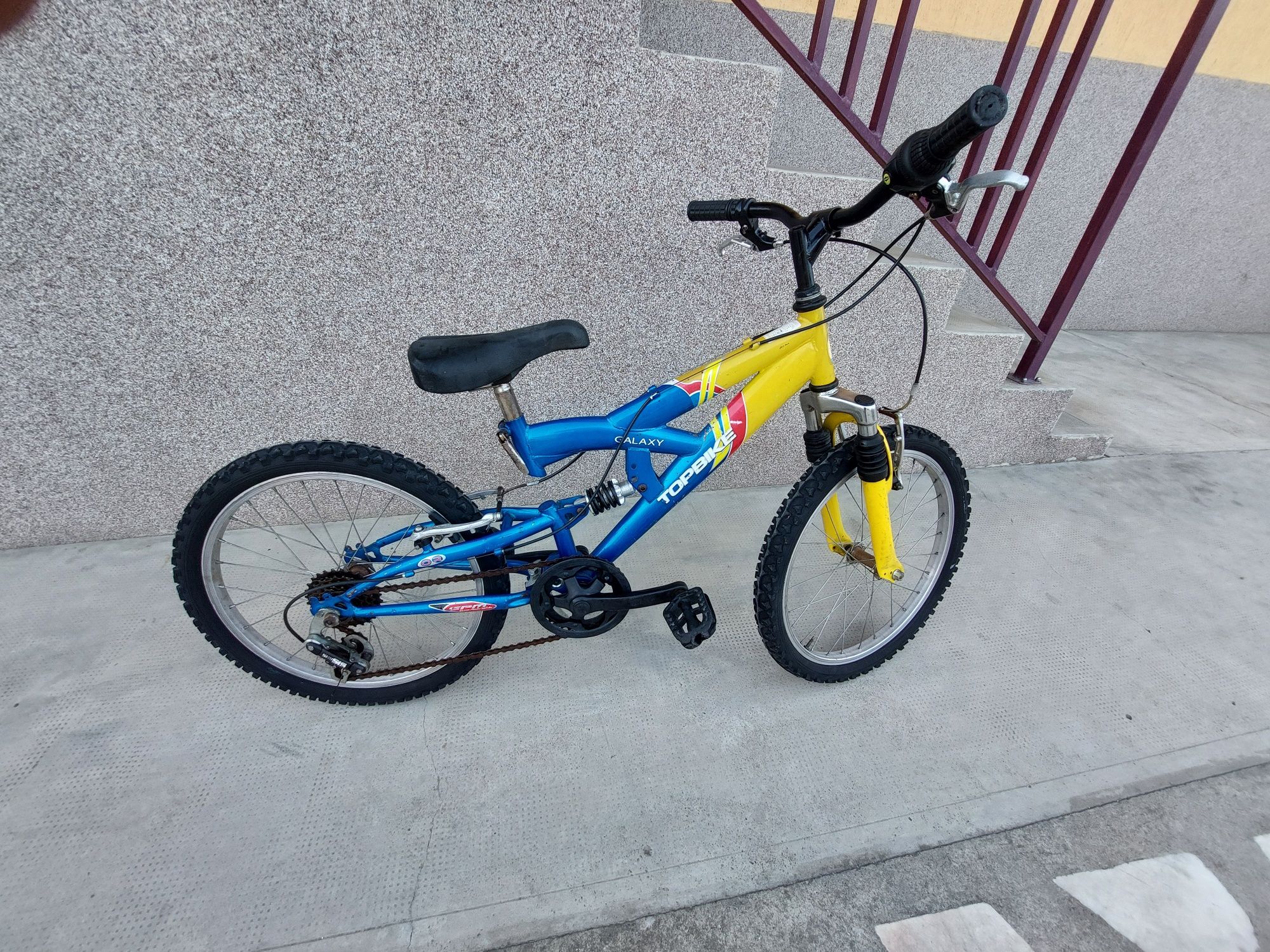 Bicicleta cu suspensii pentru copii cu roti pe 20 toll