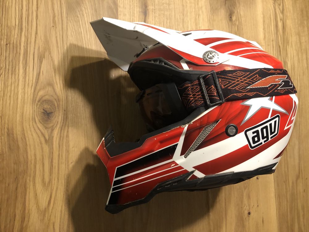 casca motocross AGV