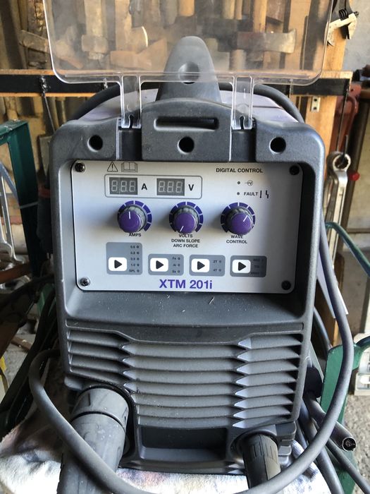 Aparat sudare MIG-MAG PARWELD XTM 201 i