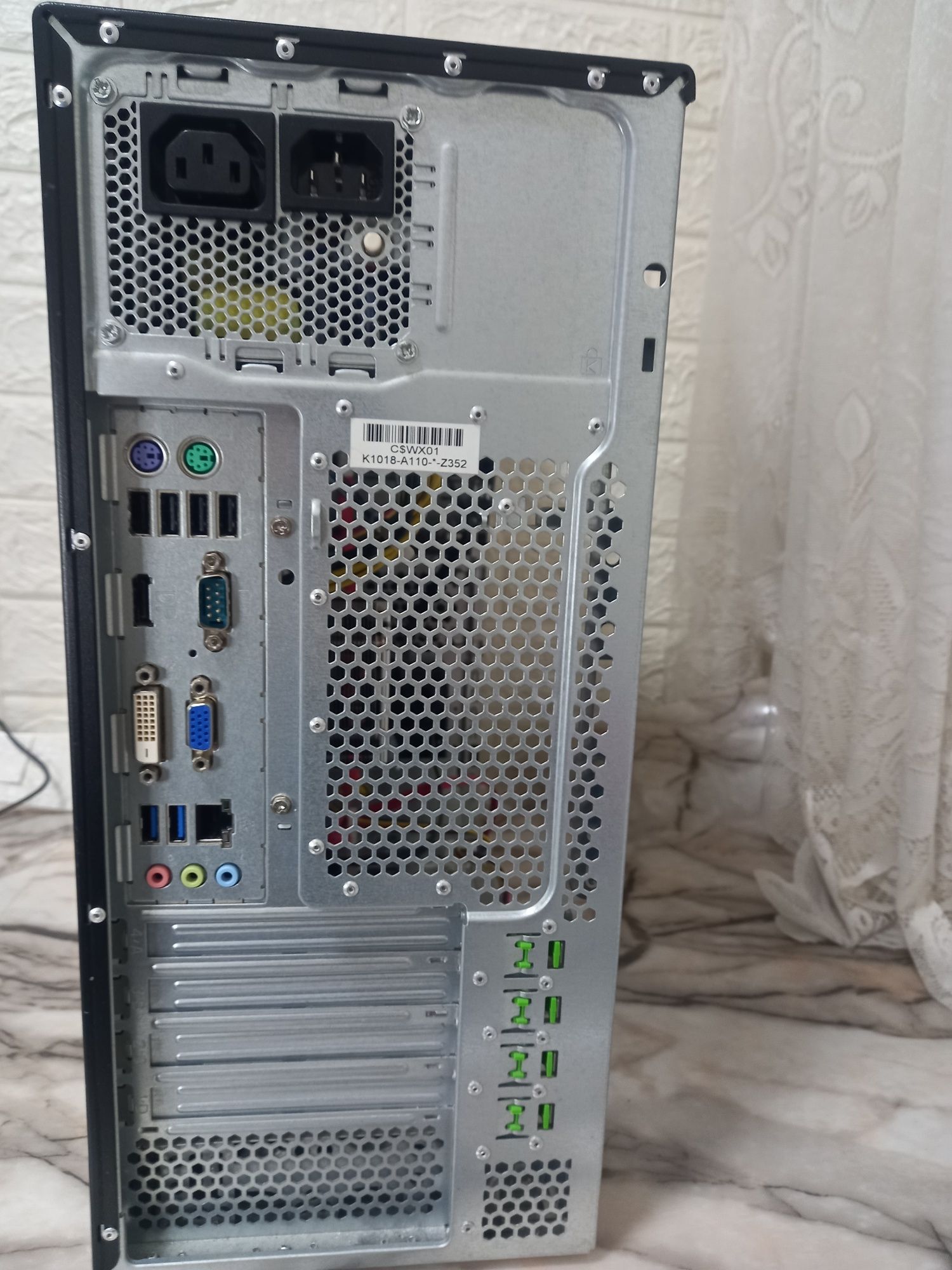 Компютър Fujitsu Intel Core i5-4590 16gb SSD+HDD