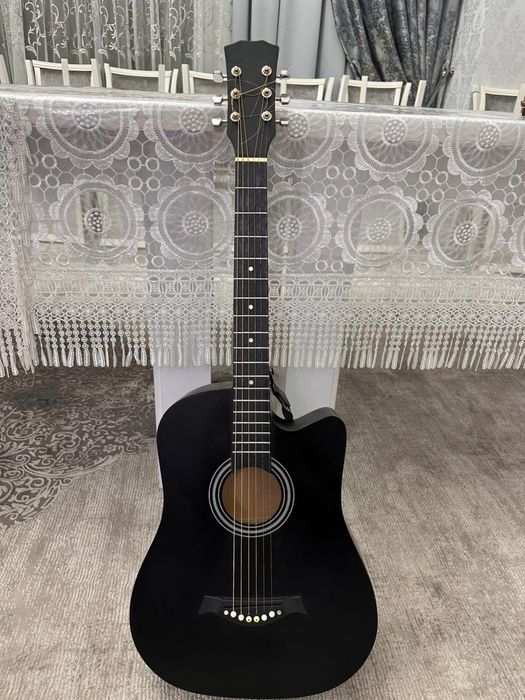 Продаю акустическую гитару