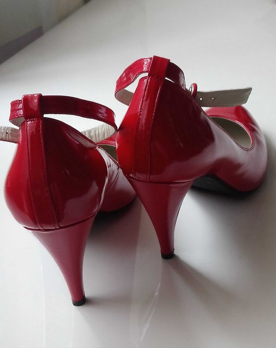 Туфли Италия красные на высоком каблуке, 39р с ремешком
