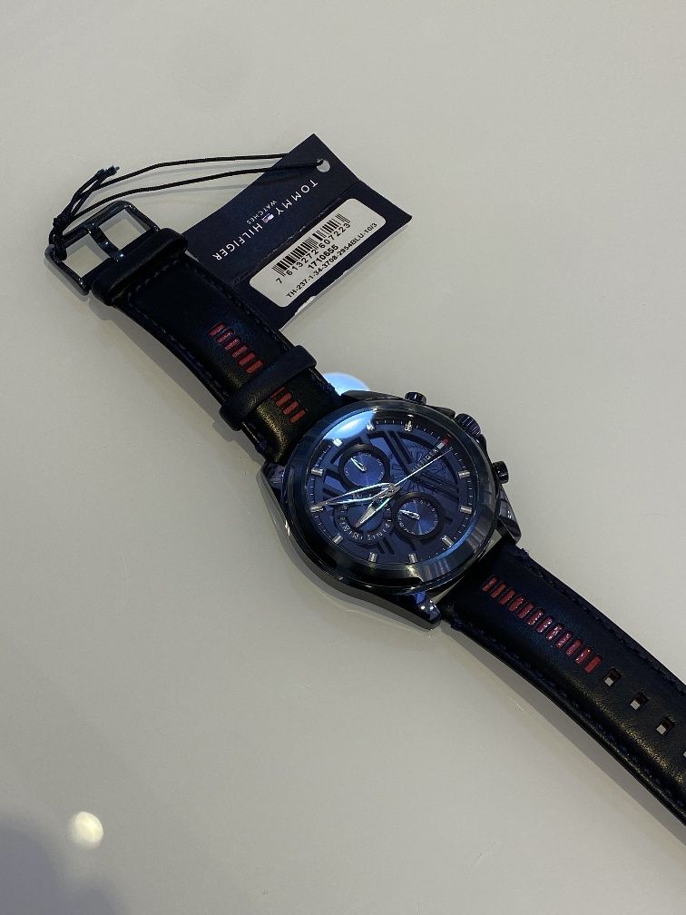 Часы Tommy Hilfiger, с дефектом