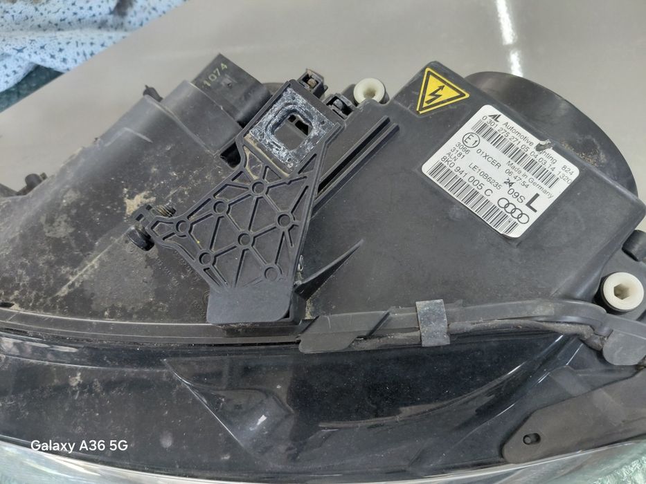 Far audi  a4 b6 sticla sparta