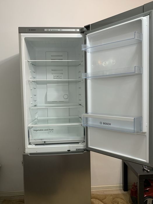 Продам рабочий холодильник BOSCH