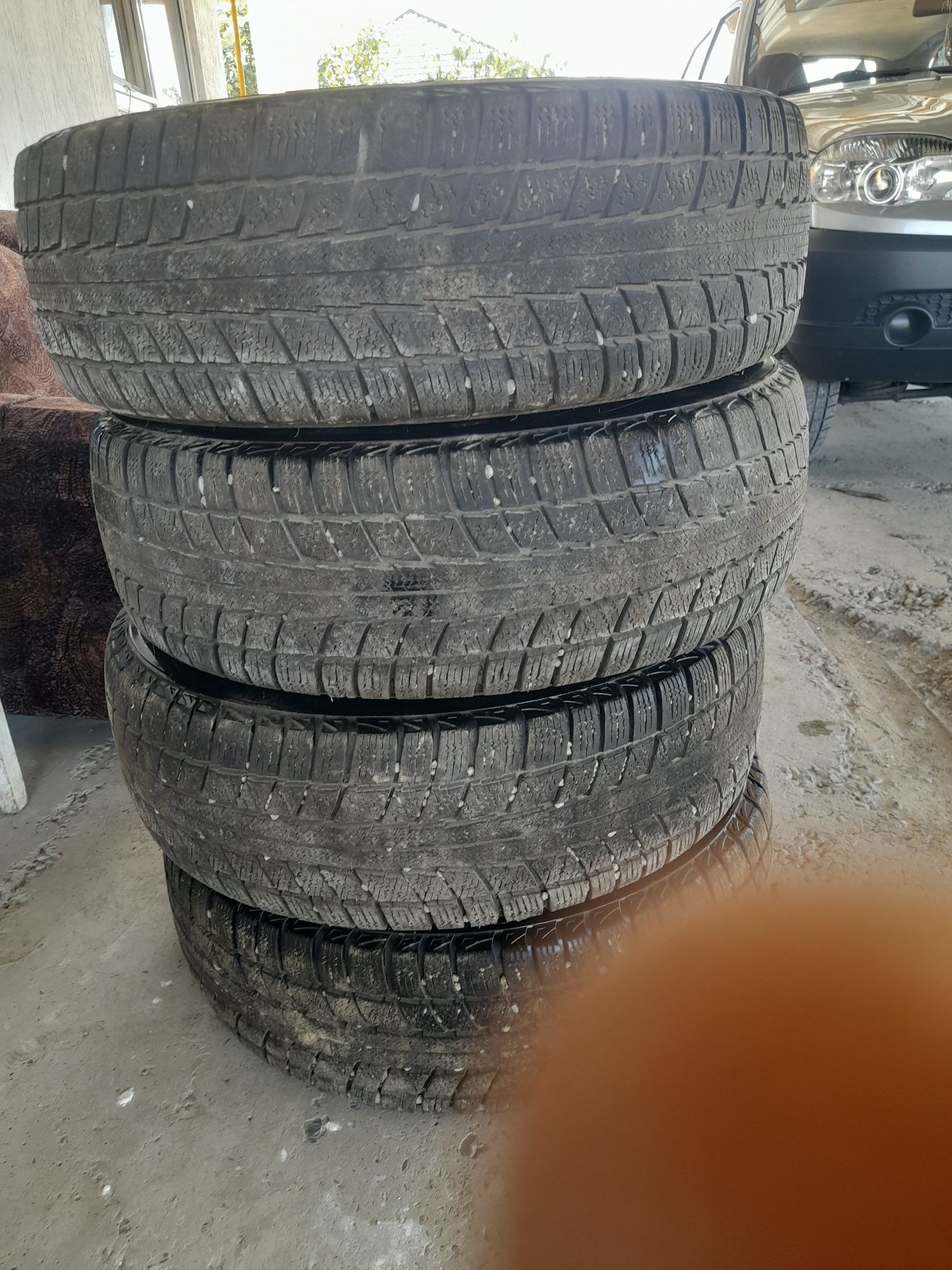 Продам шины  215.65.р16