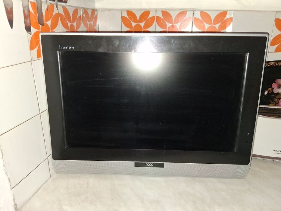Продавам телевизор JVC 23"