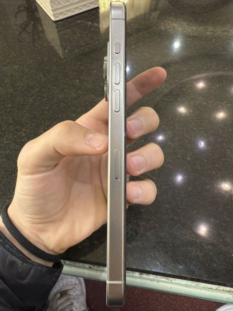 İphone 15 Pro Max Natural Titanium