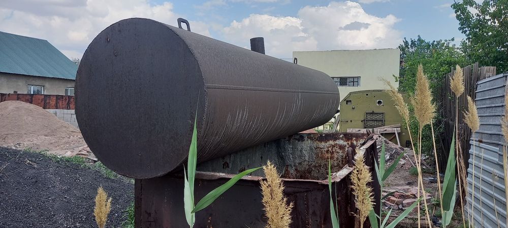 Продам цистерну под техническую воду можно гсм