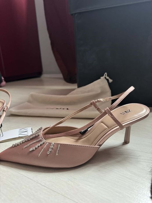 Нови обувки на ток Zara