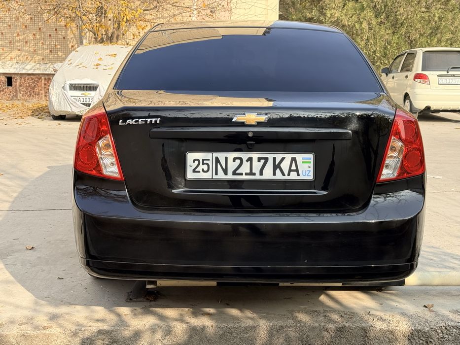 Gentra qora avtamat full hamma narsasi bor