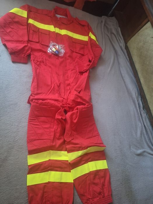 Vând combinezon smurd si costum izoterm