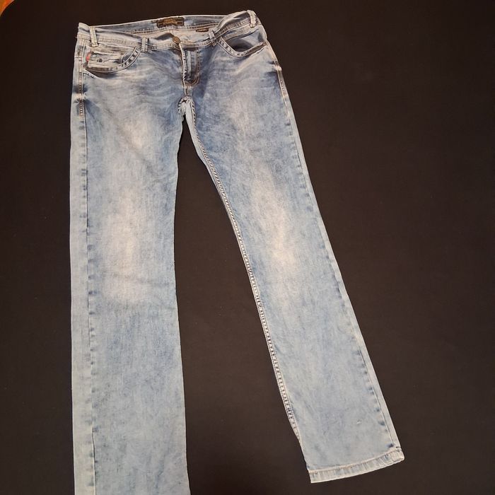 Панталони и дънки и къси панталони