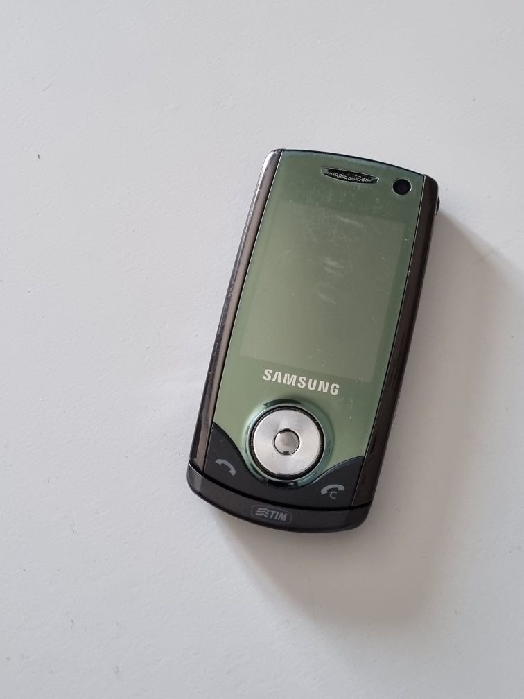 Telefon Samsung pe sina- slide. SGH-U700