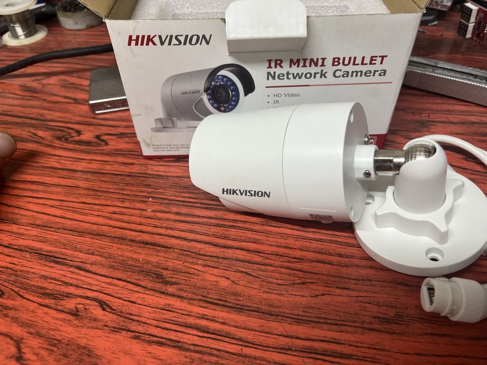 Camera ip supraveghere hikvision cu poe si sd card