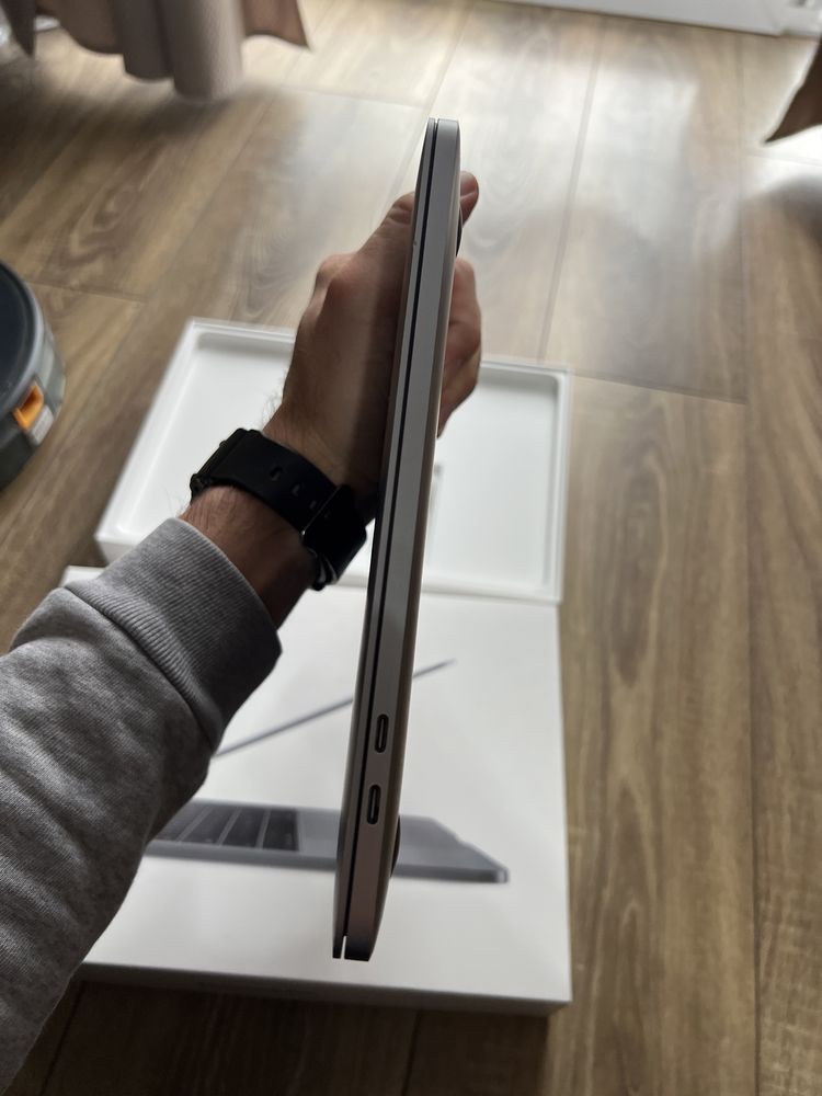 Macbook Pro 2019 A2159 13 inch i5 8gb ram 128gb ssd space grey