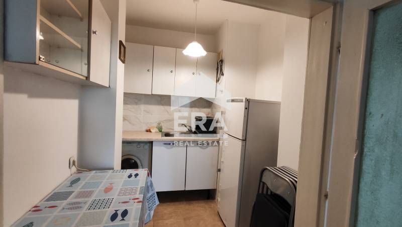 Дава се под наем Тристаен апартамент в Варна, ЖП Гара - 44 кв.м за 306 € - Снимка #1