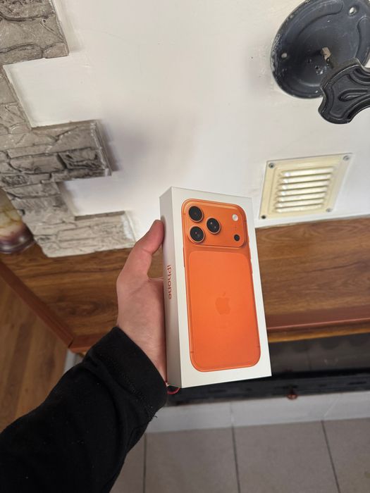 iPhone 17 Pro – 256GB (Cosmic Orange)