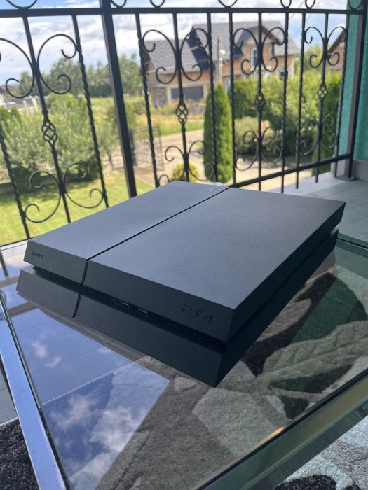 Play station 4 + consola