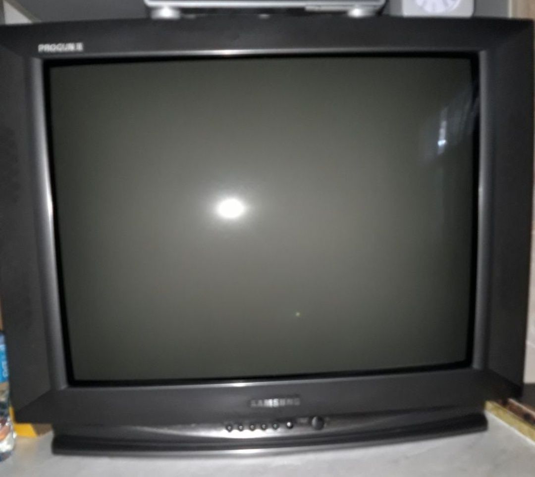 Телевизор LG диагональ 51см
