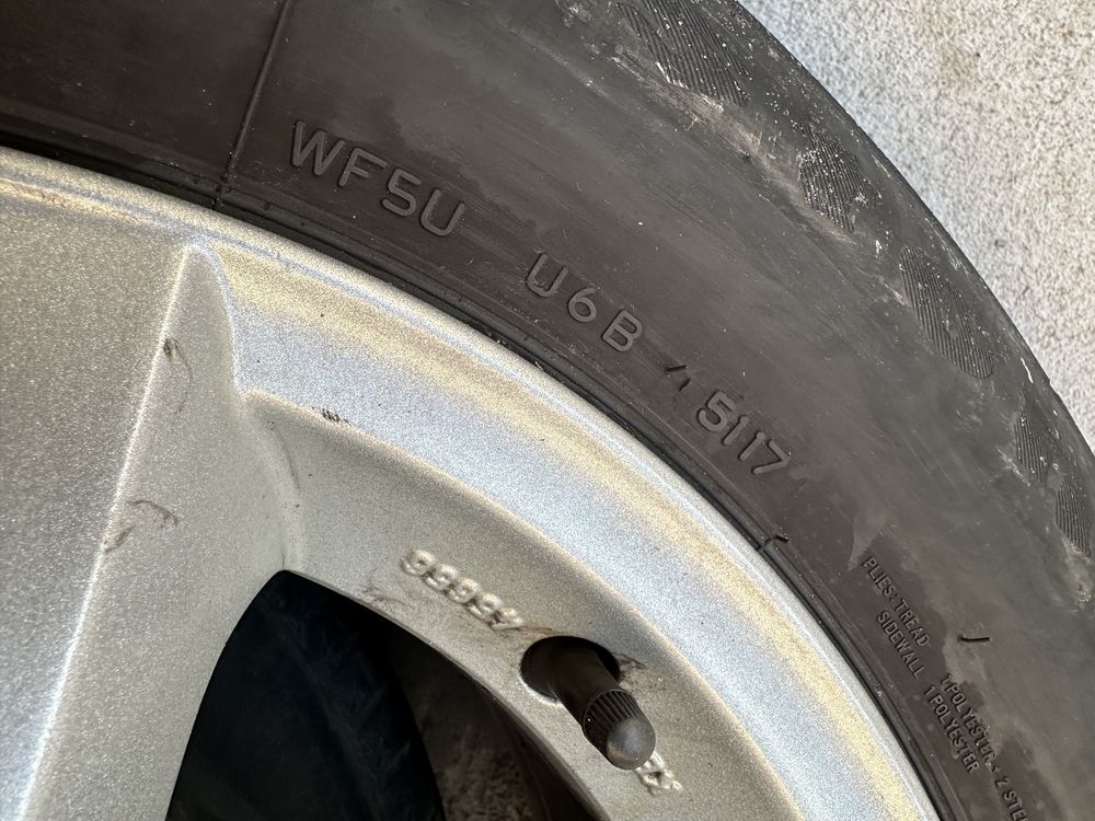 4бр летни гуми с джанти Dezent 215/65R15