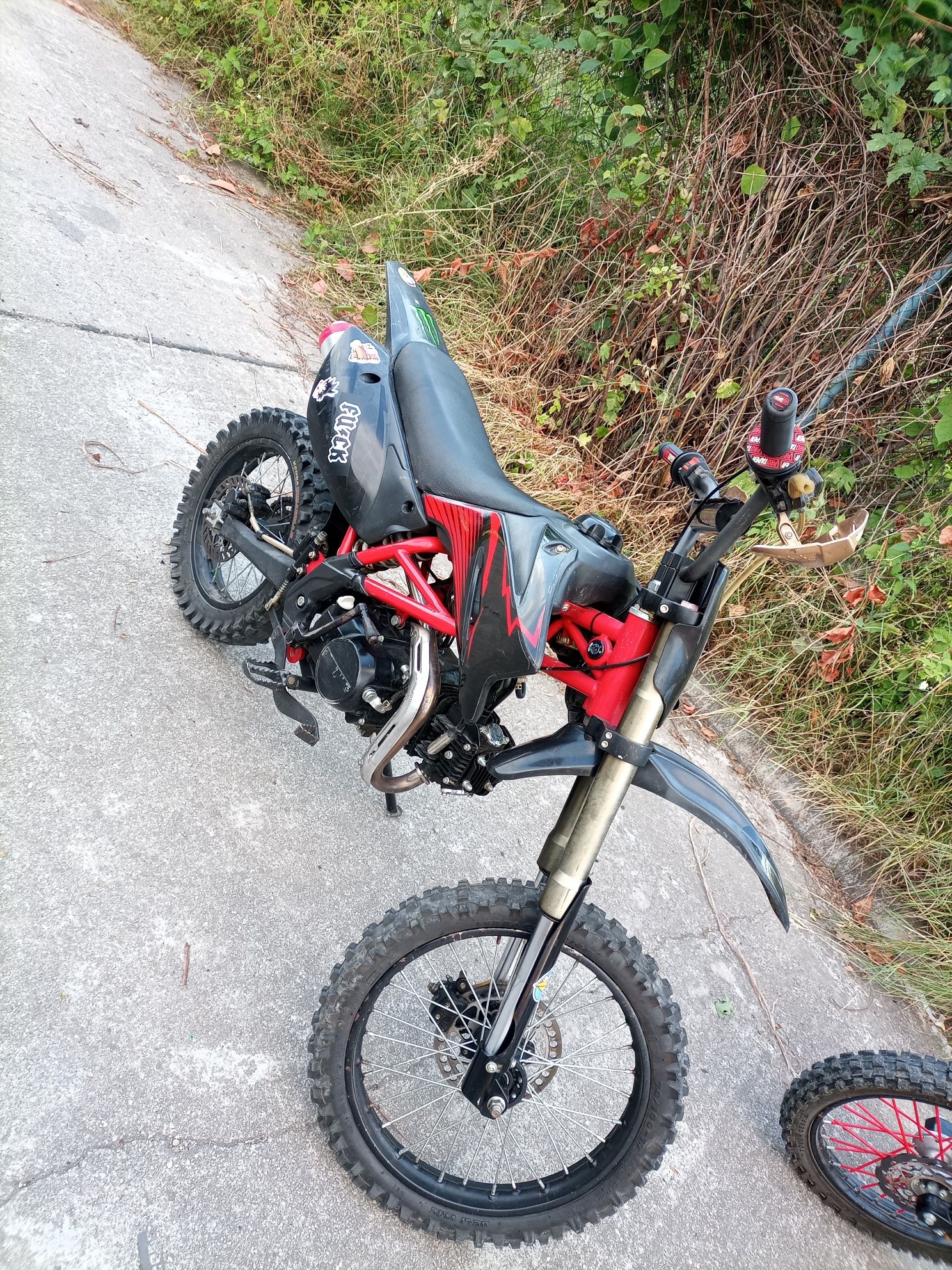Vând cross de 125