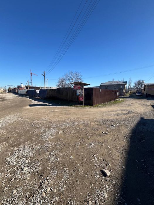 Янги Узбекистан 2 сотки 20 на 10 угловой фундамент под  коттедж есть