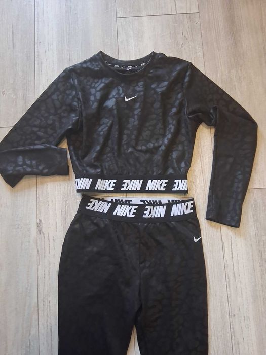 Nike оригинален спортен комплект дамски